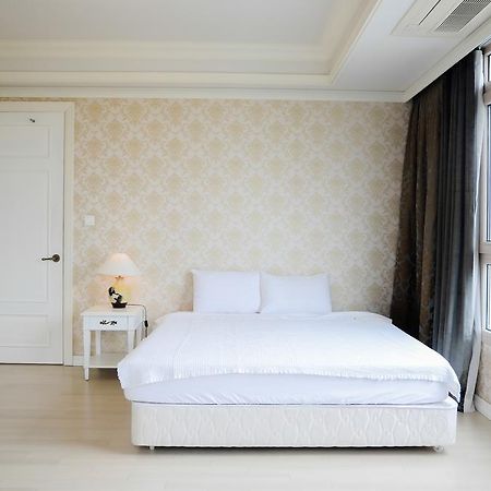 Cantavil Hoan Cau Aparthotel Ho Chi Minh City Exterior photo